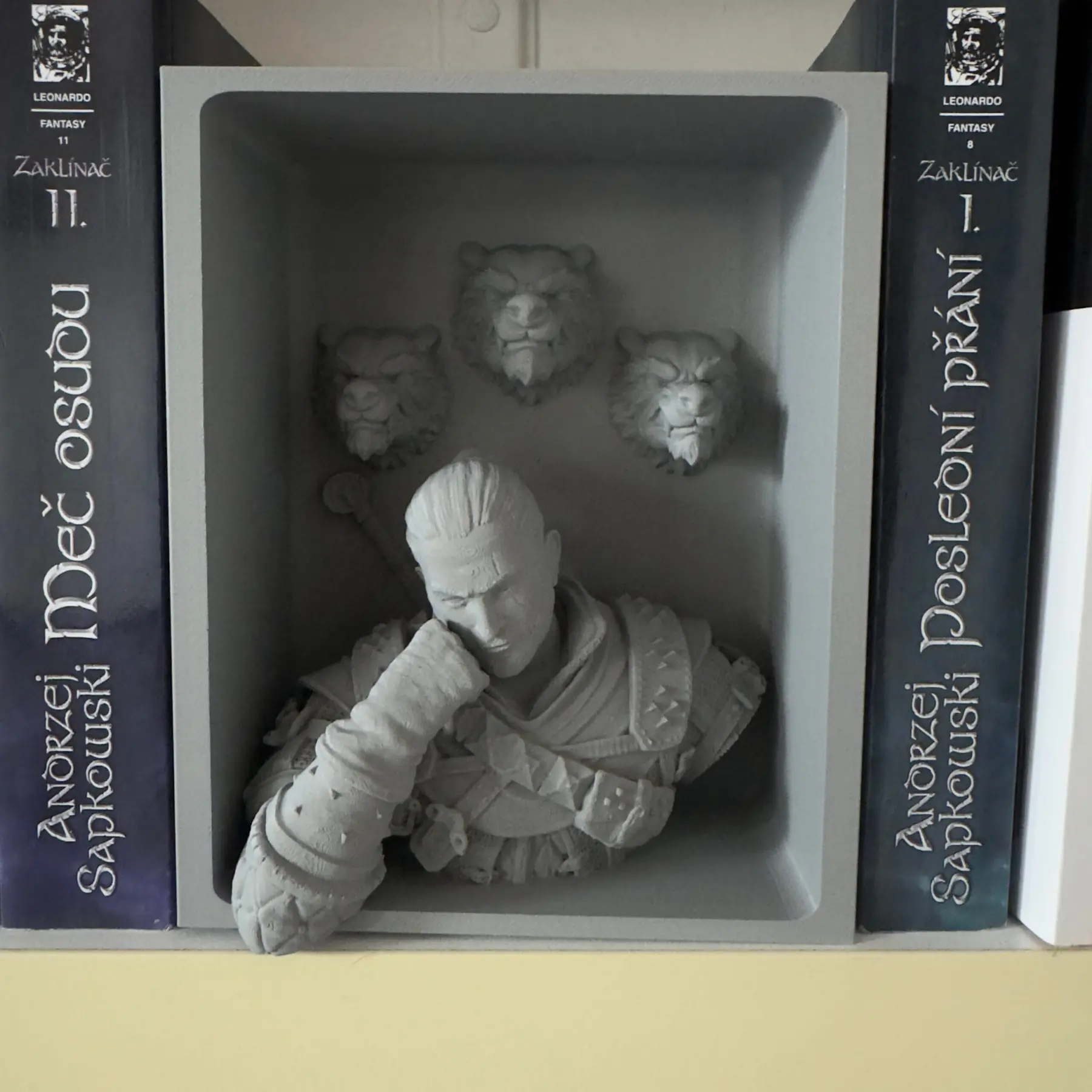 Knižní zarážka - Zaklínačova Síň Trofejí