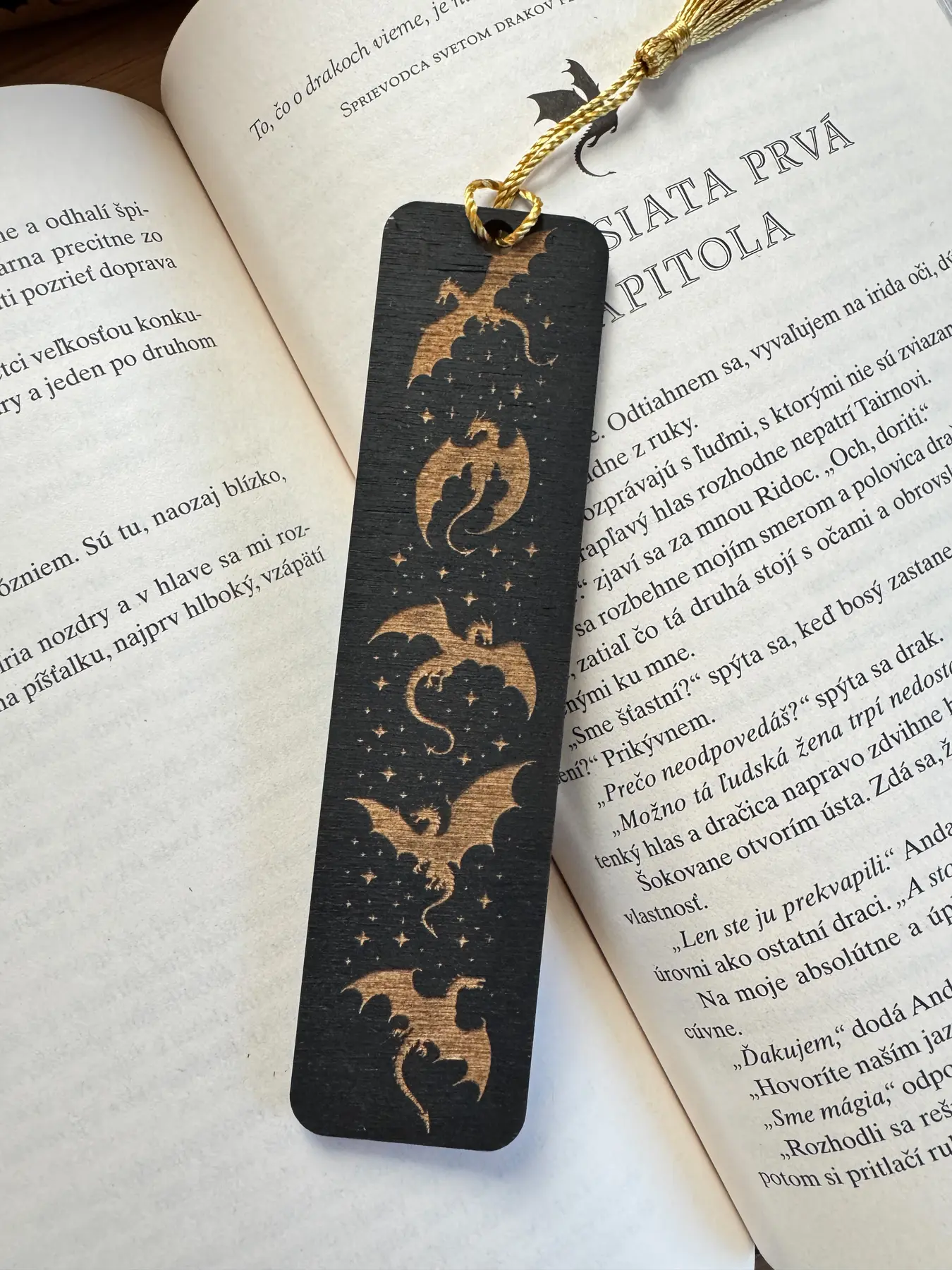 Dřevěná záložka: Dračí kouzlo