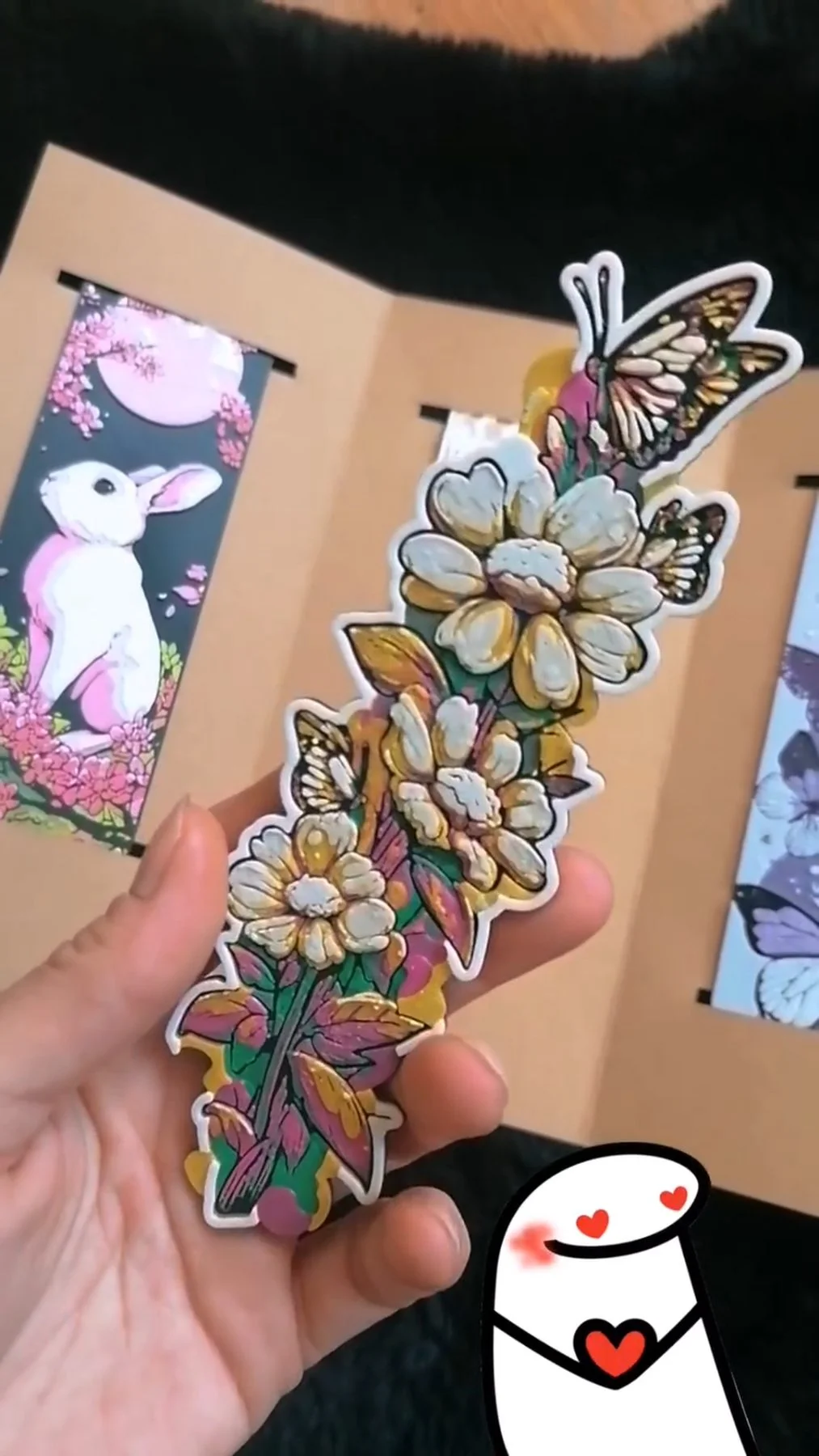 @charlie89cz Ráda bych z celého ❤️ poděkovala @zavisla_knihomolka a @jj_book_prints za tuto překrásnou kolekci jarních 3D záložek 😍🌹 Jsou nádherné a stanou se čestnou ozdobou mé knihovničky 👌😁 Děkuji! ❤️🌹 #thankyou #jjbookprints #bookmark #bookstagram #booksbooksbooks